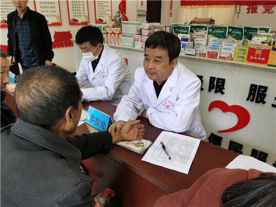 安康市中心血站聯(lián)合旬陽(yáng)縣麻坪鎮(zhèn)衛(wèi)生院開(kāi)展“義診進(jìn)基層便民送健康”義診活動(dòng)