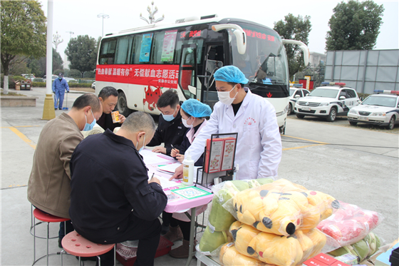 人民警察一心為民，捋袖捐血鐵血柔情——安康市公安局積極開展冬季獻(xiàn)血活動