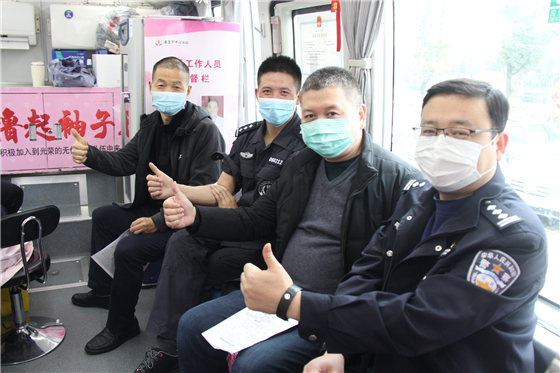 人民警察一心為民，捋袖捐血鐵血柔情——安康市公安局積極開展冬季獻(xiàn)血活動