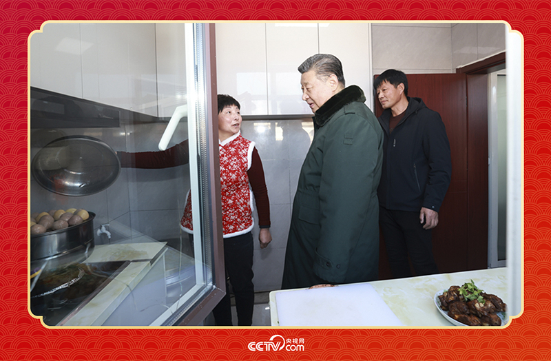 2025年春節(jié)前夕，習(xí)近平總書記在遼寧葫蘆島市綏中縣明水滿族鄉(xiāng)祝家溝村考察時(shí)，走進(jìn)村民朱西存家看望。