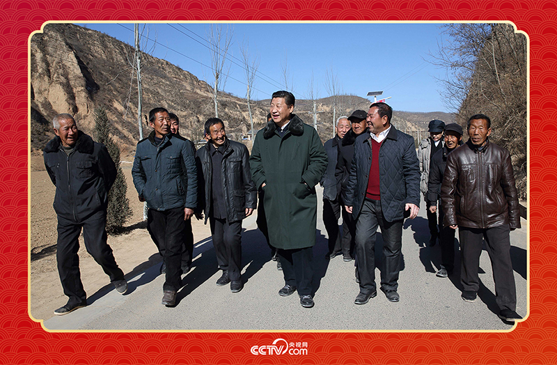 2015年春節(jié)前夕，習(xí)近平總書記回到陜西延安梁家河村看望鄉(xiāng)親。